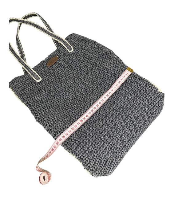 Sac en crochet élégant fait main – Une pièce unique et raffinée Sac en crochet fait main – Accessoire élégant gris-beige pour tout style
