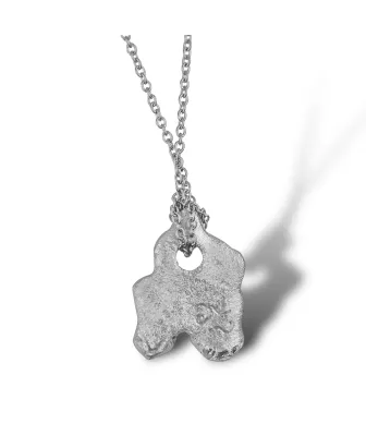 ARTIFACT II – Un Pendentif Unique en Étain et Zircon Cubique Rouge
