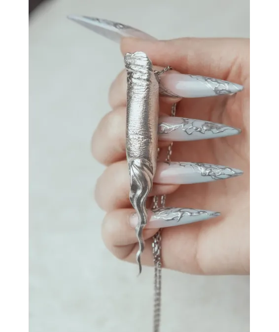 Pendentif Doigt Anatomique – Bijou en Argent en Édition Limitée Pendentif Doigt Anatomique – Bijou Artistique en Argent Sterling
