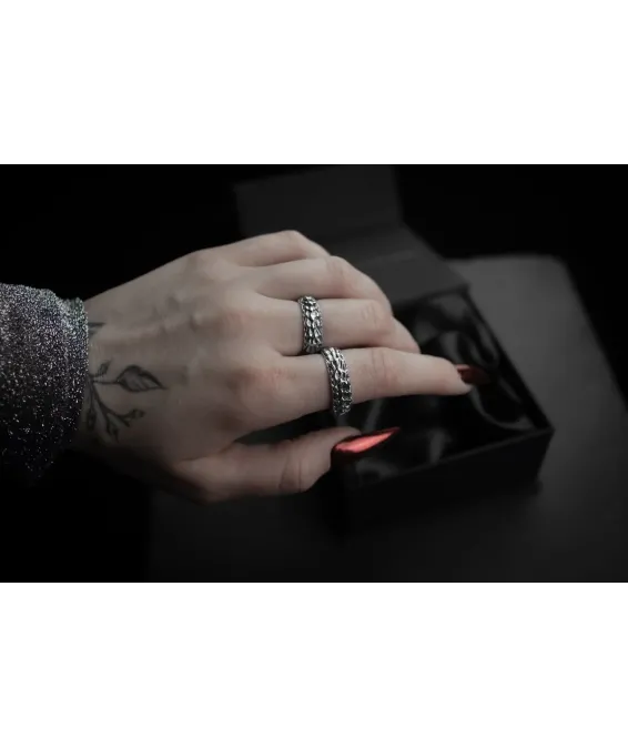 Bague artisanale en argent 925 avec gravure de dragon – oxydée ou argent clair | UGRANDH