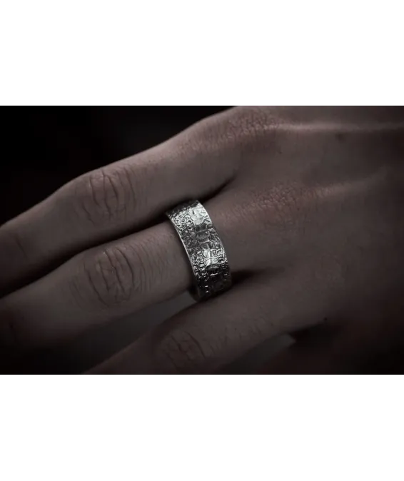 Bague en argent 925 avec relief reptilien – faite main, édition unique Bague artisanale en argent 925 avec écailles de serpent – finition oxydée ou naturelle | UGRANDH