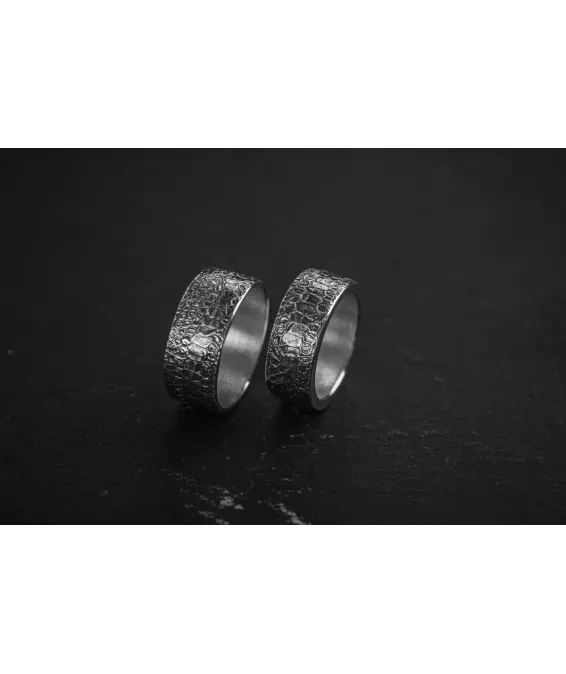 Bague en argent 925 avec relief reptilien – faite main, édition unique Bague artisanale en argent 925 avec écailles de serpent – finition oxydée ou naturelle | UGRANDH