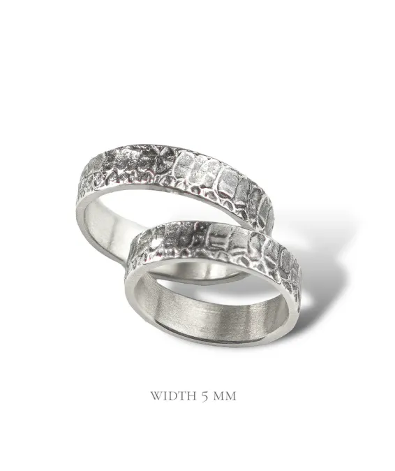 Bague en argent 925 avec relief reptilien – faite main, édition unique Bague artisanale en argent 925 avec écailles de serpent – finition oxydée ou naturelle | UGRANDH