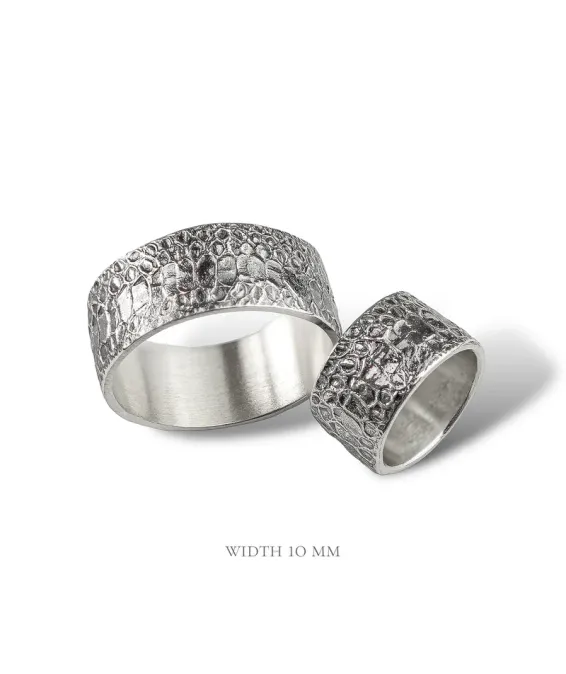 Bague en argent 925 avec relief reptilien – faite main, édition unique Bague artisanale en argent 925 avec écailles de serpent – finition oxydée ou naturelle | UGRANDH