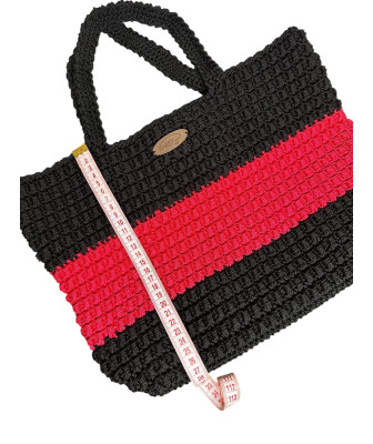 Sac au Crochet Fait Main Noir & Rouge – Élégance et Modernité