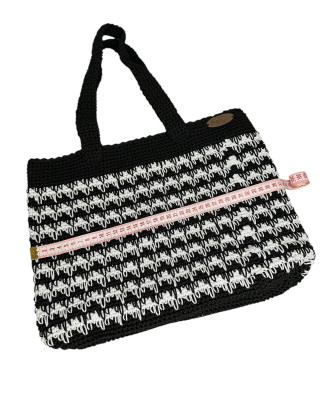 Sac au Crochet Fait Main Noir & Blanc – Élégance et Résistance
