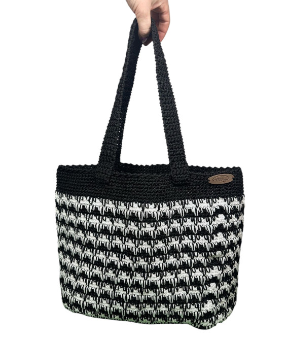 Sac au Crochet Fait Main Noir & Blanc – Intemporel & Chic Sac au Crochet Fait Main Noir & Blanc – Chic & Léger